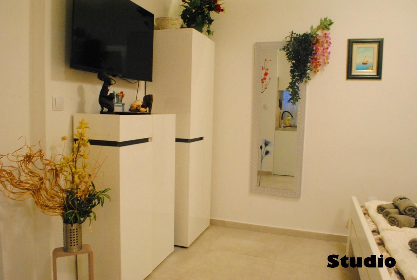 Sunshower Apartment And Studio Split Exterior foto